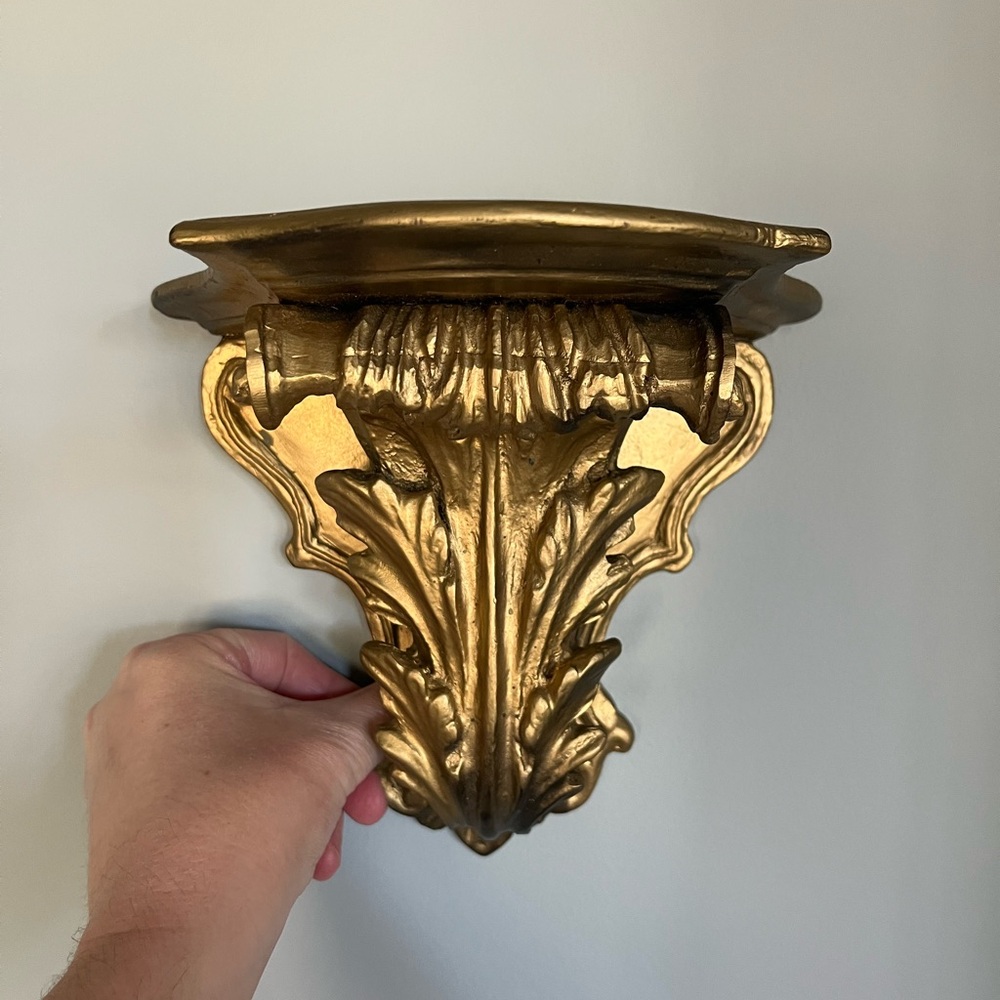 Elegant Vintage Florentine Wall Shelf – Timeless Beauty for Your Space